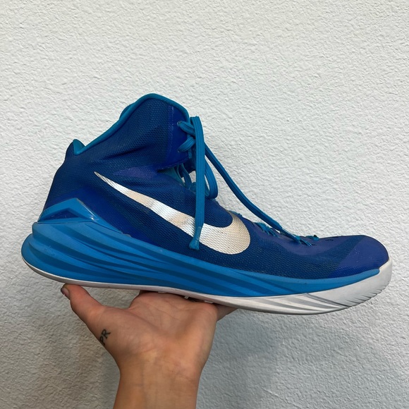 NIKE HYPERDUNK BASKETBALL SHOES - Picture 2 of 4